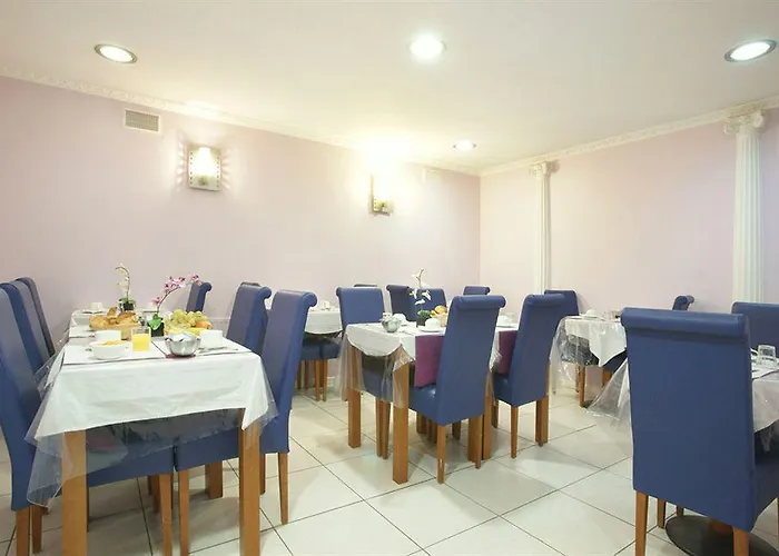 Riviera Opera Cadet Paris