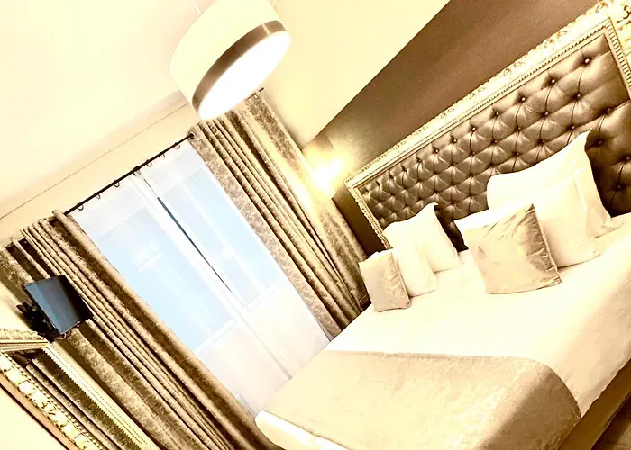 מלון Riviera Opera Cadet 3*