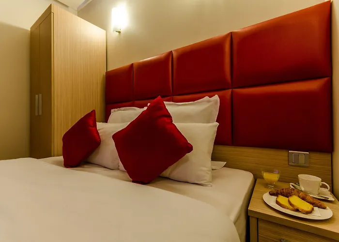 Riviera Opera Cadet 3* Paris