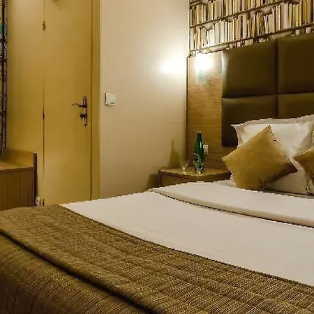 Riviera Opera Cadet Hotel