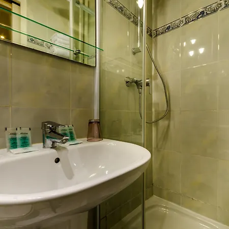 Отель Riviera Renovated