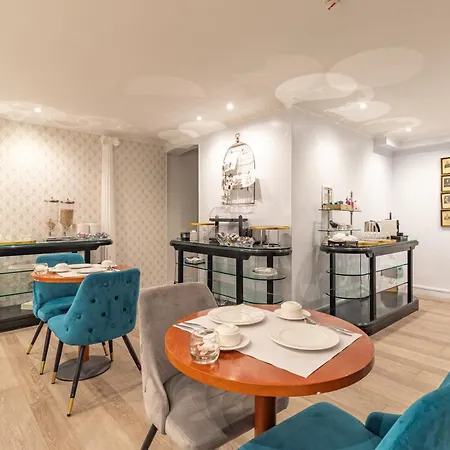 Riviera Opera Cadet Szálloda 3*