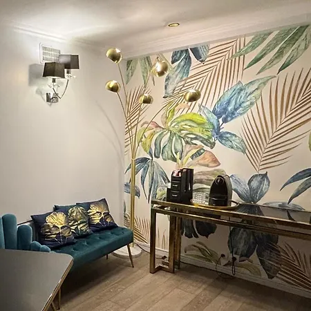 Riviera Opera Cadet パリ