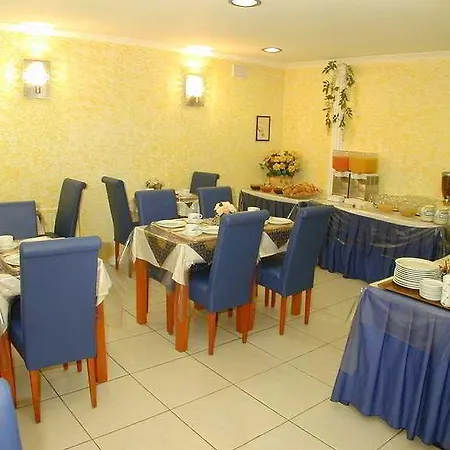 Riviera Renovated Отель