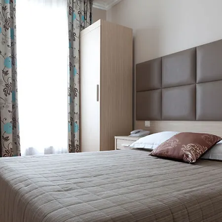 Riviera Renovated Отель