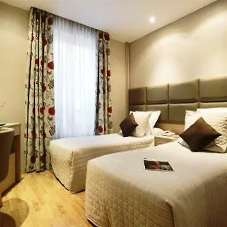 Отель Riviera Renovated Париж