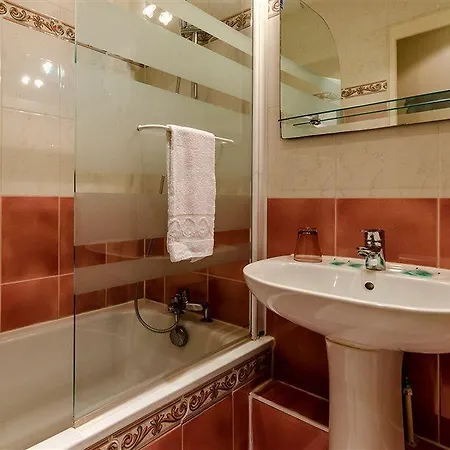 Отель Riviera Renovated 3*