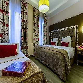 Riviera Renovated Отель