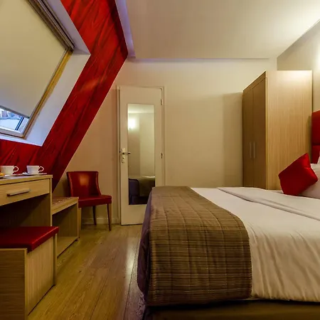 Riviera Renovated 3* Париж