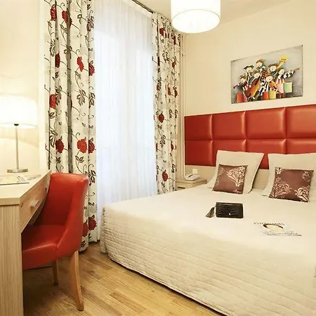 Riviera Renovated Отель