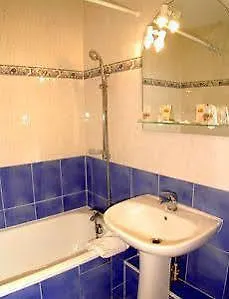 Riviera Renovated Отель